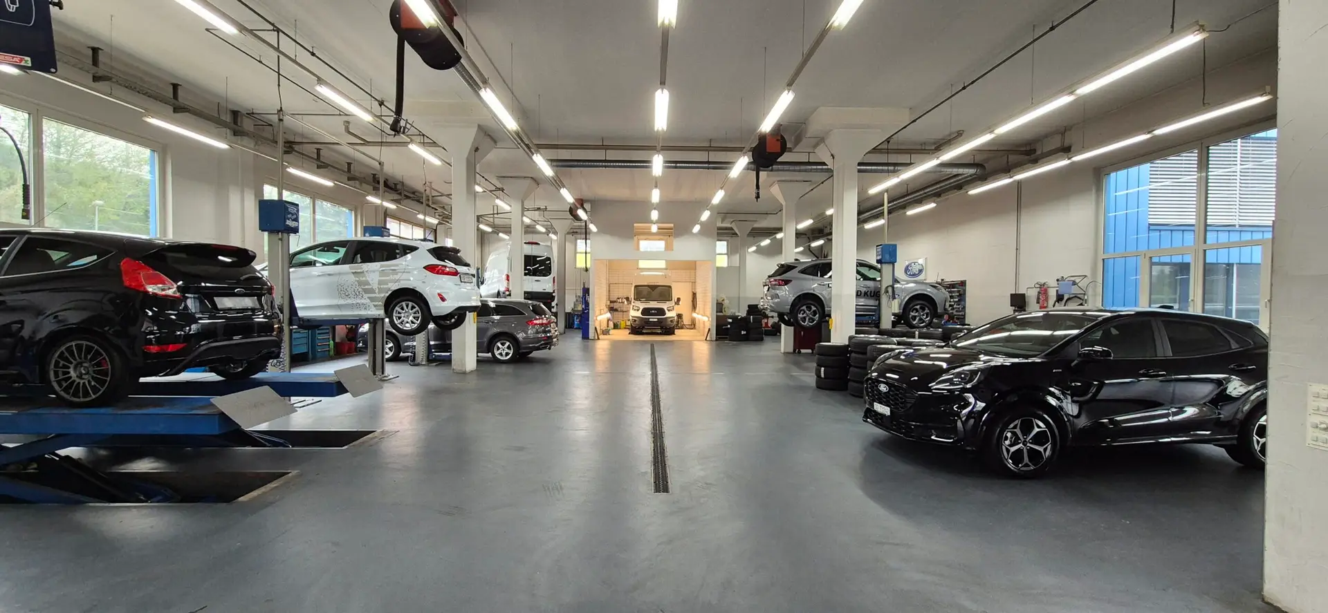Werkstatthalle der Garage Voney AG in Oberuzwil