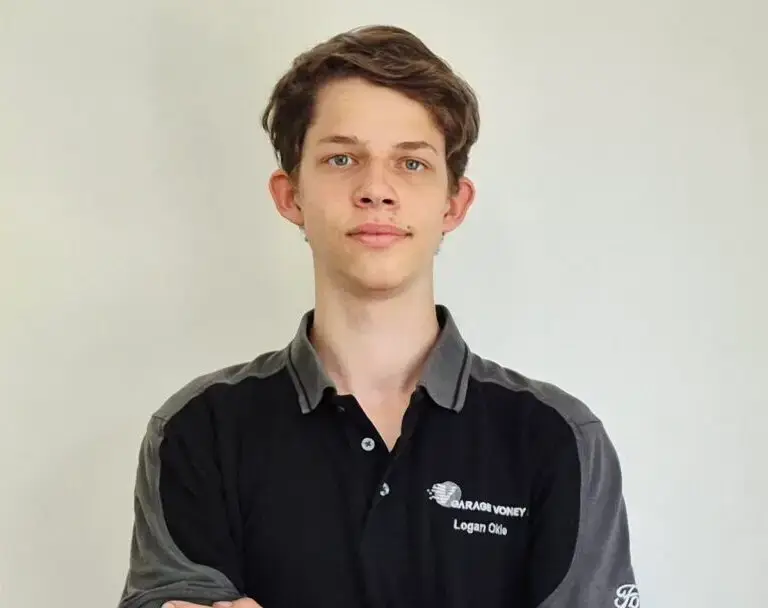 Logan Okle, Automobil-Fachmann